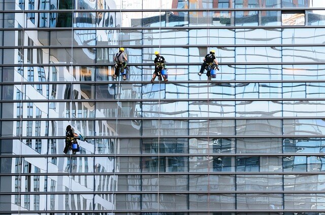 trabajo vertical en una fachada