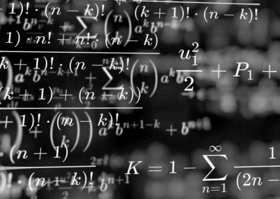 calculos e hipotesis en una pizarra