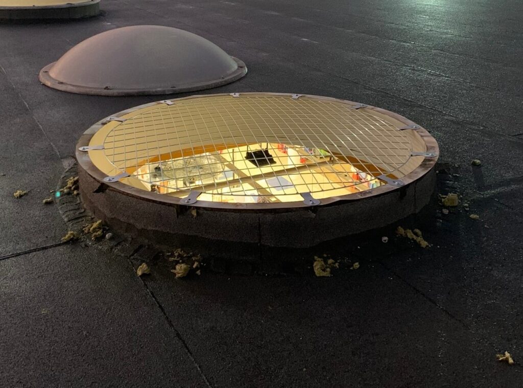 Malla pignus skylight fix en claraboya redonda en una cubierta