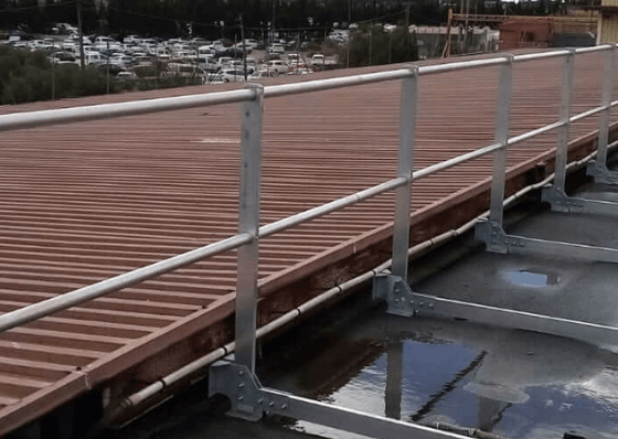 barandillas contrapesadas instaladas en una cubierta
