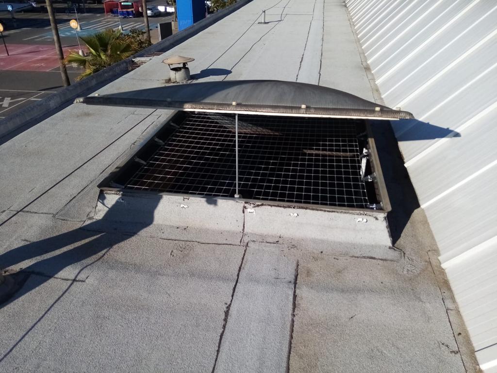 malla de seguridad en una claraboya
