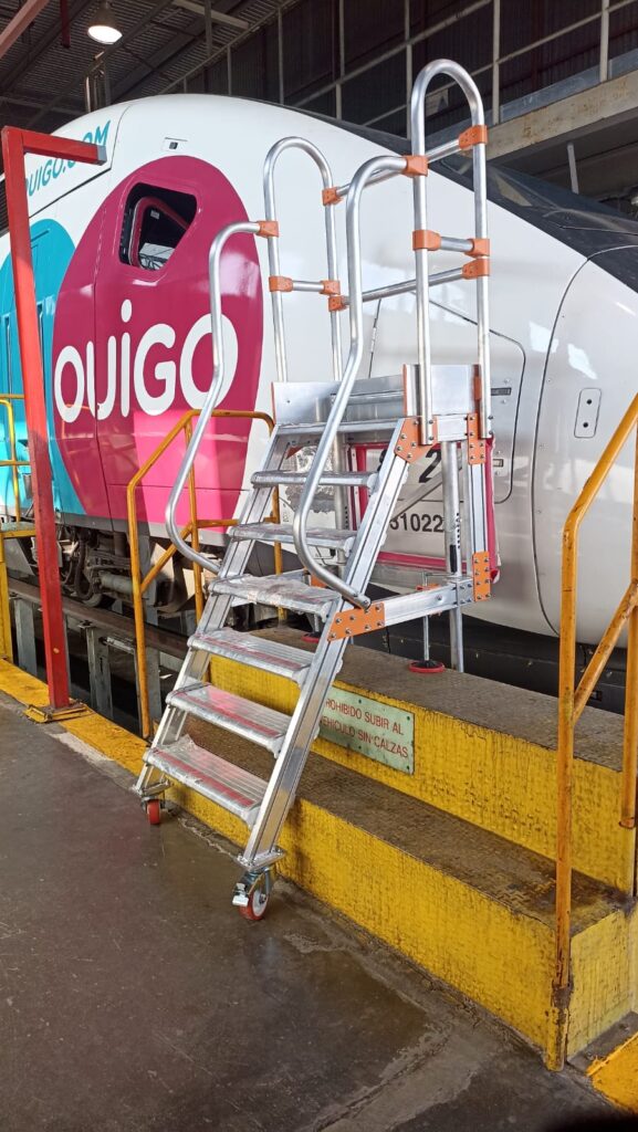escalera con plataforma instalada en un ave