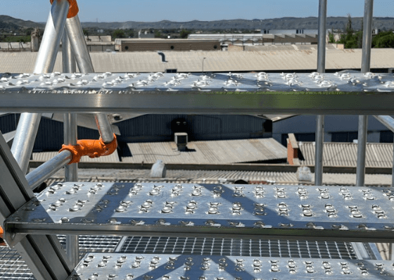 escalera fija pedaño